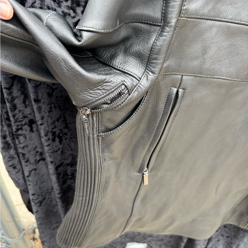 Women's Black Leather Jacket - Picture 9 of 10